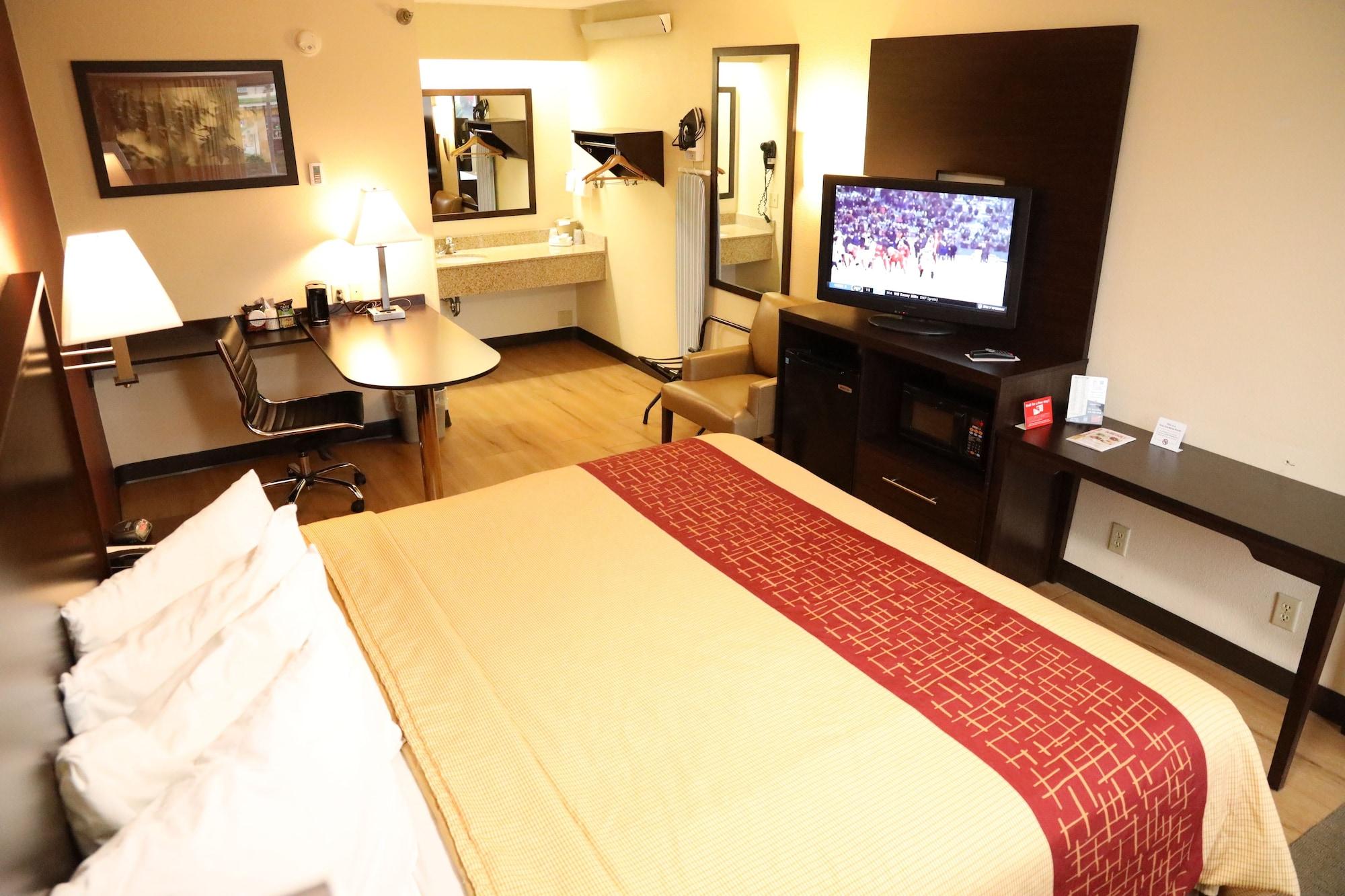 Red Roof Inn Cincinnati Northeast - Blue Ash Bagian luar foto