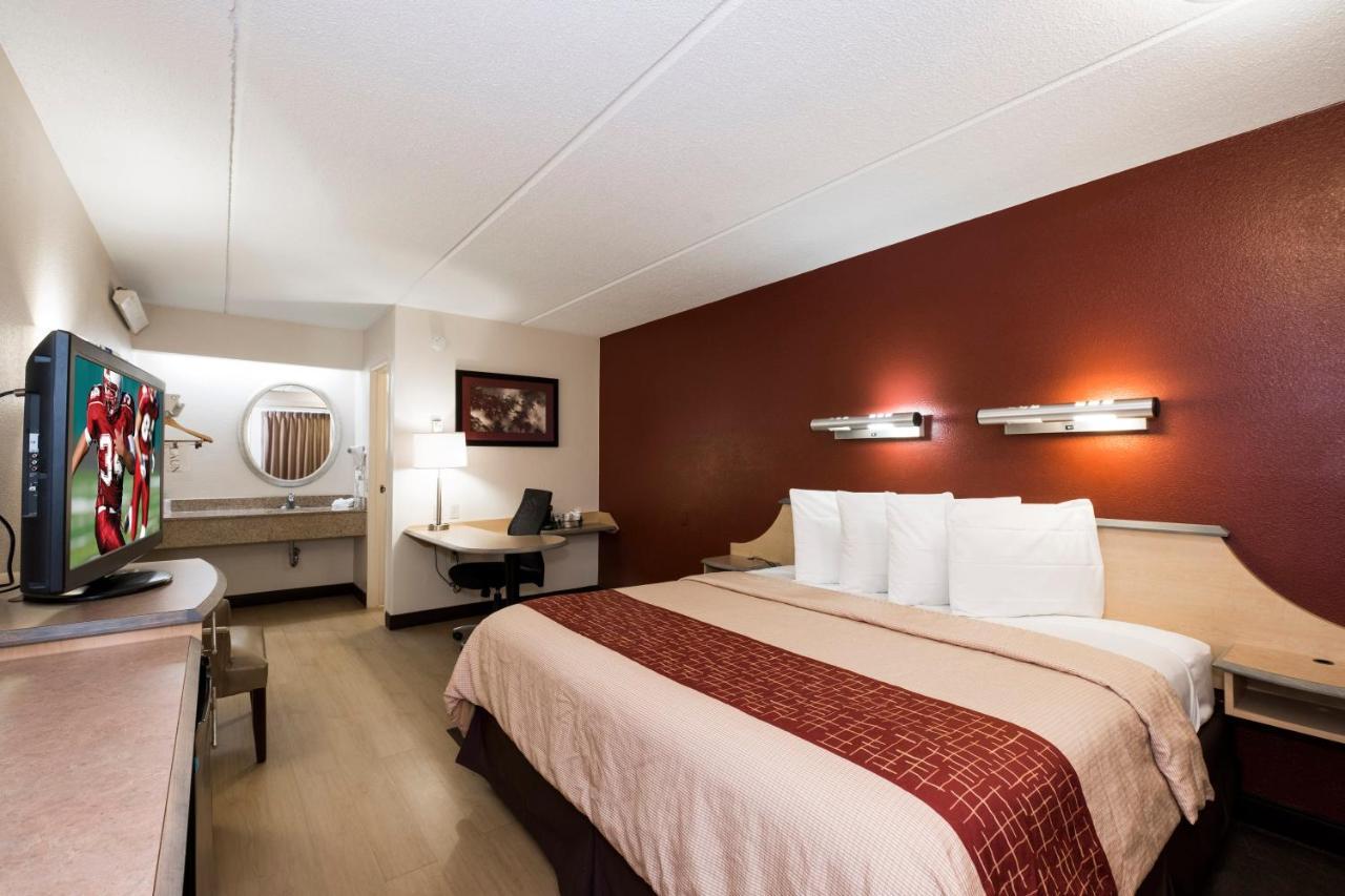 Red Roof Inn Cincinnati Northeast - Blue Ash Bagian luar foto