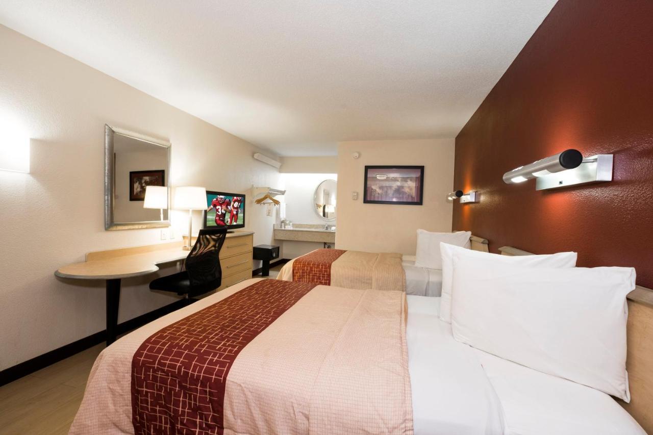 Red Roof Inn Cincinnati Northeast - Blue Ash Bagian luar foto