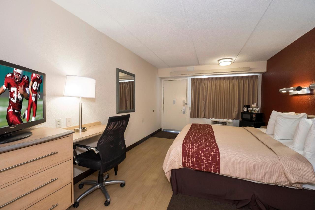 Red Roof Inn Cincinnati Northeast - Blue Ash Bagian luar foto