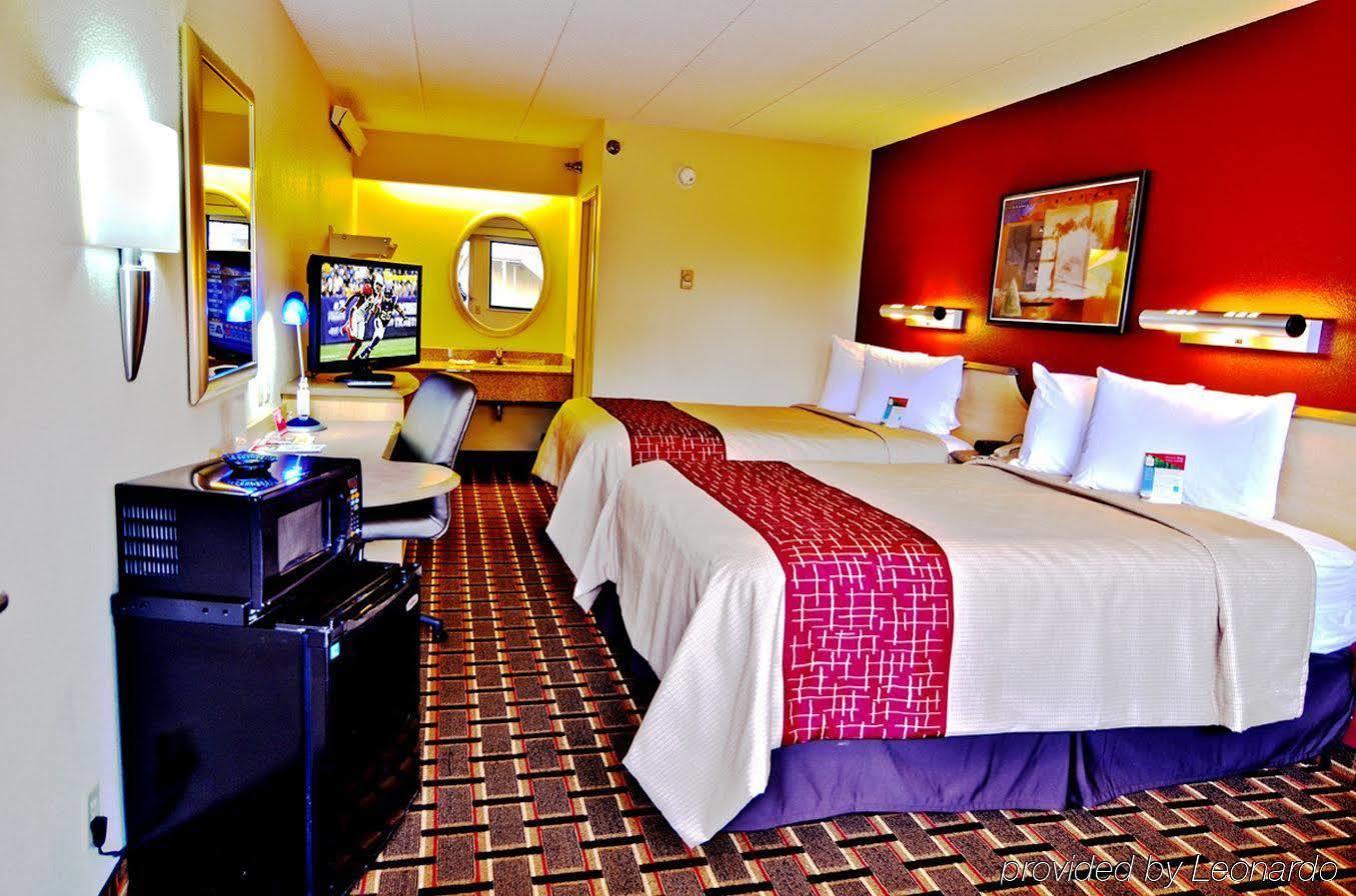 Red Roof Inn Cincinnati Northeast - Blue Ash Bagian luar foto